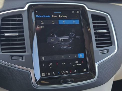 Certified 2025 Volvo XC90 B6 Core AWD/4WD image 28
