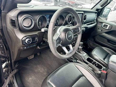 Used 2023 Jeep Wrangler Unlimited Sahara AWD/4WD image 10