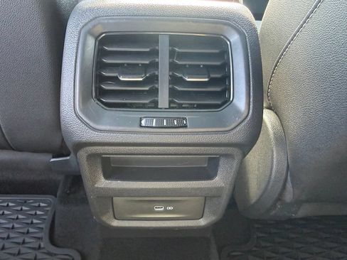 Used 2024 Volkswagen Taos SE AWD/4WD image 12