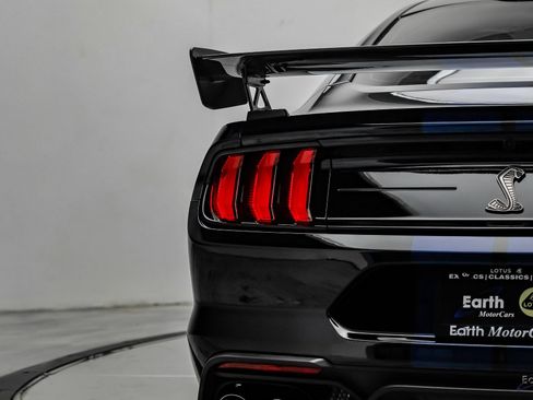 Used 2021 Ford Mustang Shelby GT500 w/ Carbon Fiber Track Pack RWD image 17