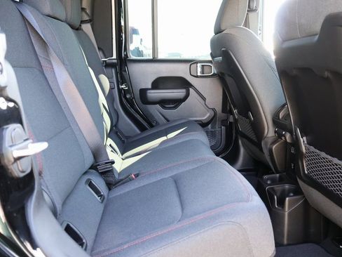 Used 2024 Jeep Gladiator Rubicon w/ Technology Group image 12