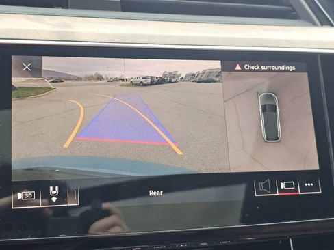 Used 2019 Audi e-tron Prestige w/ Prestige Package image 11