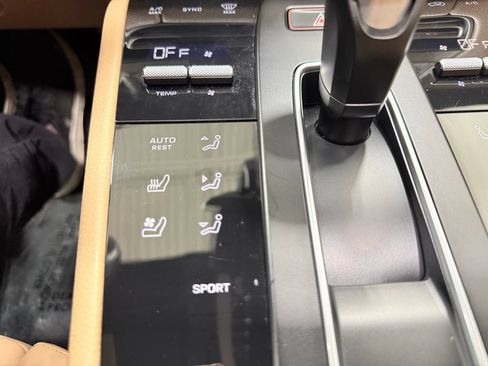 Used 2022 Porsche Macan AWD/4WD image 25