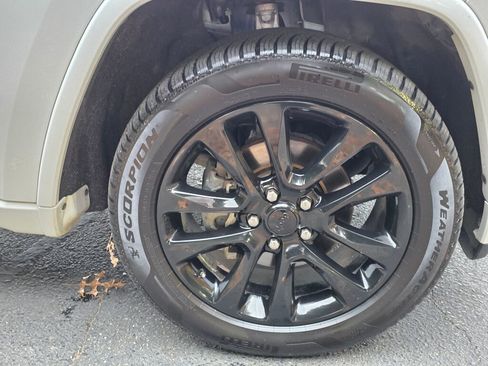 Used 2019 Jeep Grand Cherokee Altitude image 10