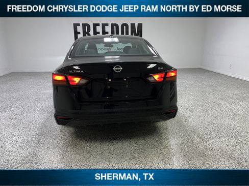 Used 2024 Nissan Altima 2.5 SV image 5