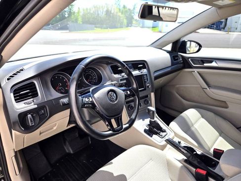 Used 2017 Volkswagen Golf 4-Door FWD image 13