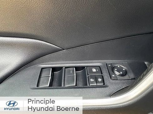 Used 2019 Toyota RAV4 XLE Premium FWD image 15