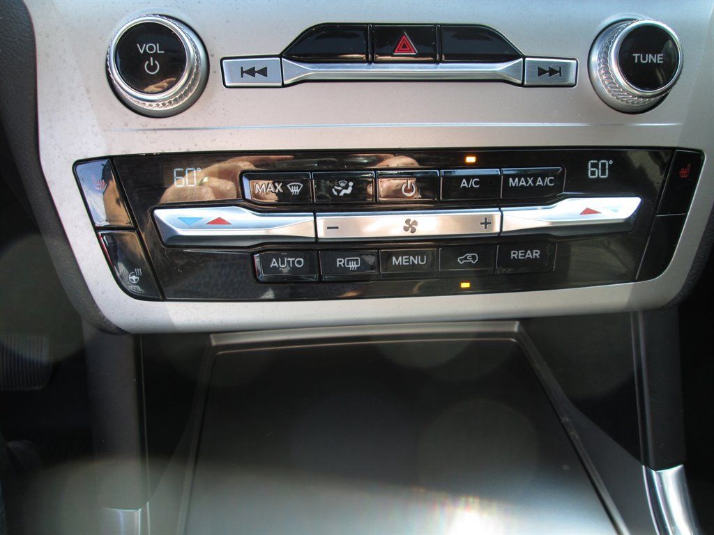Used 2020 Ford Explorer XLT w/ Equipment Group 202A AWD/4WD image 19
