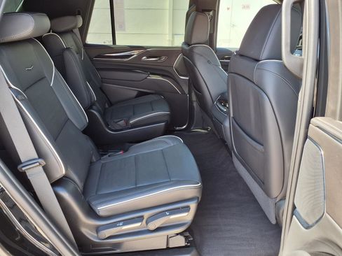 Certified 2024 Cadillac Escalade Sport image 12