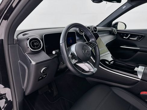 Used 2025 Mercedes-Benz GLC 300 image 10