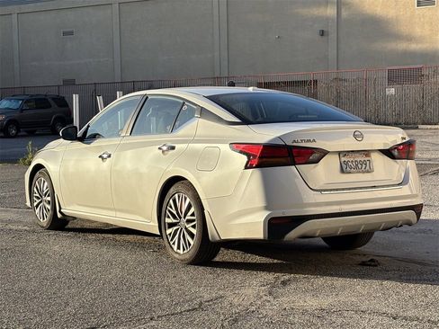 Certified 2023 Nissan Altima 2.5 SV image 4