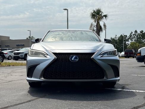 Used 2022 Lexus ES 300h F Sport w/ Accessory Package FWD image 2