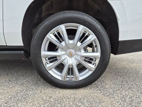 Used 2021 Chevrolet Suburban High Country w/ Premium Package AWD/4WD image 9