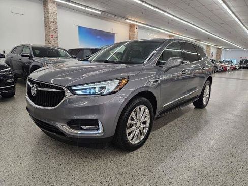 Used 2019 Buick Enclave Essence FWD image 2