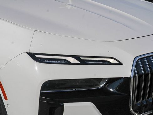 Used 2025 BMW 740i RWD image 10