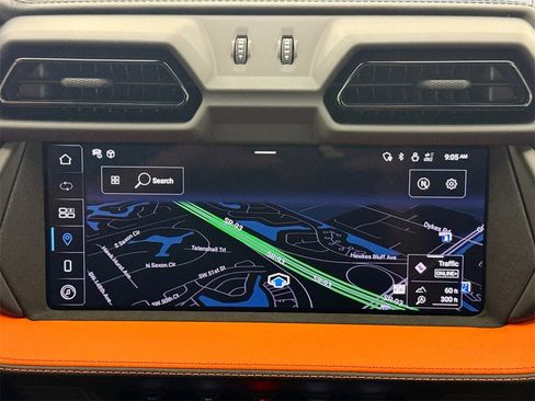 Used 2025 Lamborghini Urus SE image 13