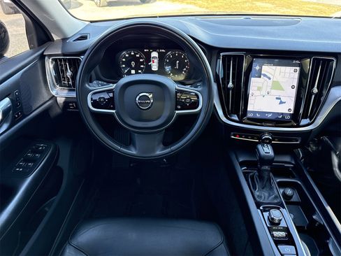Used 2020 Volvo S60 T6 Momentum image 12