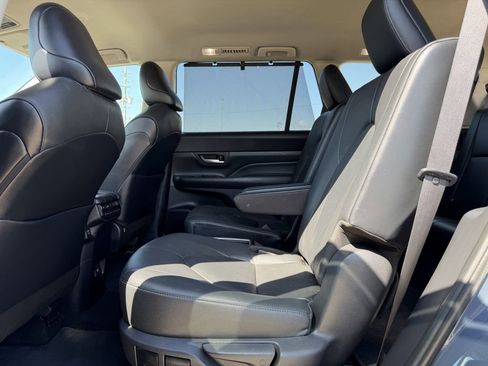 Used 2024 Toyota Grand Highlander AWD image 28