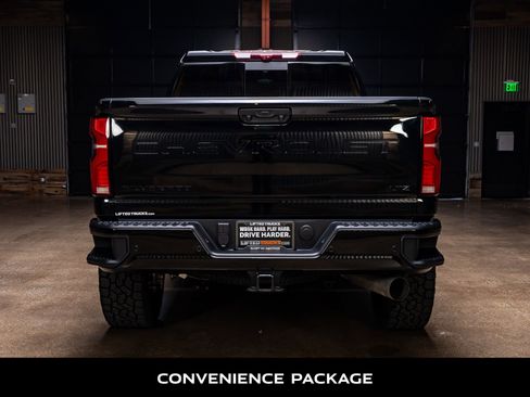 Used 2025 Chevrolet Silverado 2500 LTZ w/ LTZ Plus Package image 7