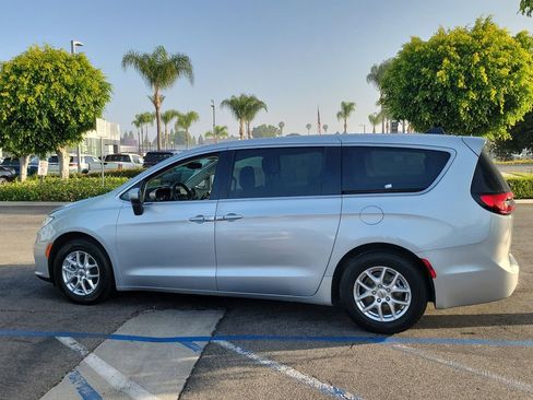 Certified 2023 Chrysler Pacifica Touring-L FWD image 24