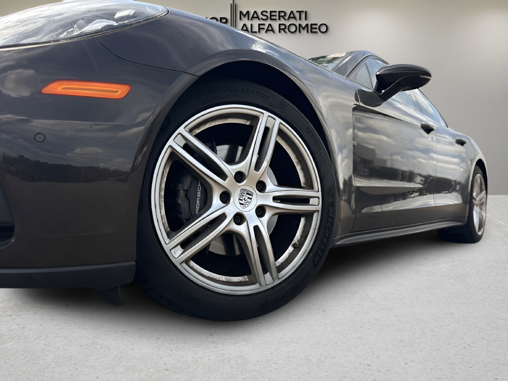 Used 2018 Porsche Panamera RWD image 24