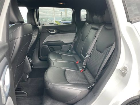 Used 2024 Jeep Compass Latitude AWD/4WD image 8