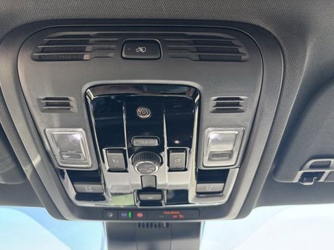 New 2026 Chevrolet Suburban Premier image 19