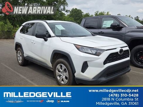 Used 2021 Toyota RAV4 LE FWD image 1