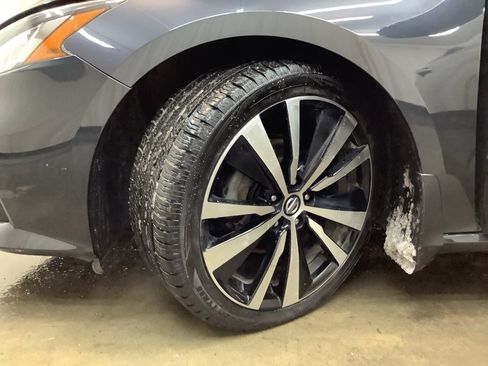 Used 2020 Nissan Altima 2.0 Platinum image 29