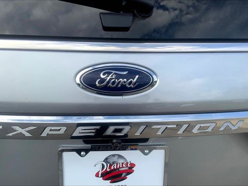 Used 2020 Ford Expedition Limited image 32