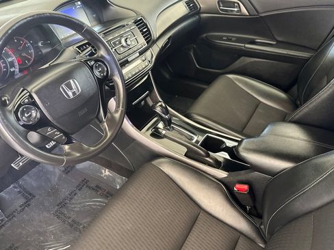 Used 2017 Honda Accord Sport image 10