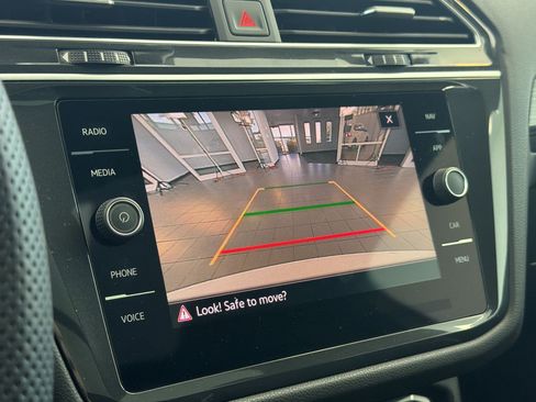 Certified 2024 Volkswagen Tiguan SEL R-Line AWD/4WD image 21