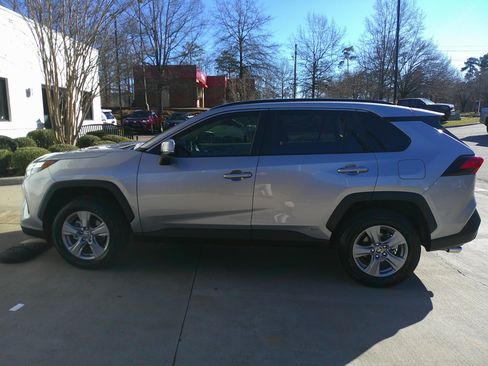 Used 2025 Toyota RAV4 XLE image 8