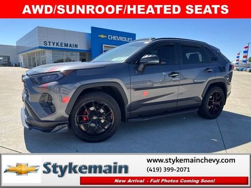Used 2021 Toyota RAV4 XLE w/ Convenience Package AWD/4WD image 1