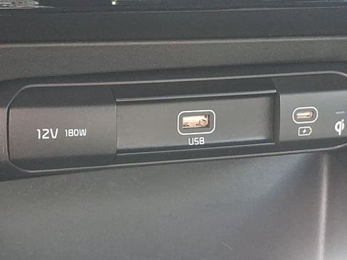 Used 2025 Kia Niro SX Touring FWD image 24