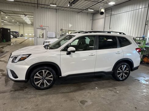 Used 2022 Subaru Forester Limited w/ Popular Package #2 image 3