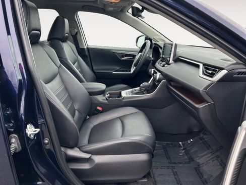 Used 2020 Toyota RAV4 Limited image 10