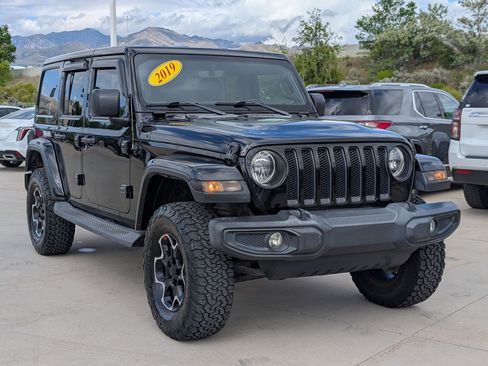 Used 2019 Jeep Wrangler Unlimited Sahara w/ Uconnect 4C Nav & Sound Group AWD/4WD image 7