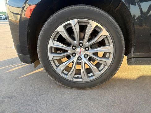 Used 2021 GMC Yukon Denali w/ Denali Ultimate Package AWD/4WD image 9