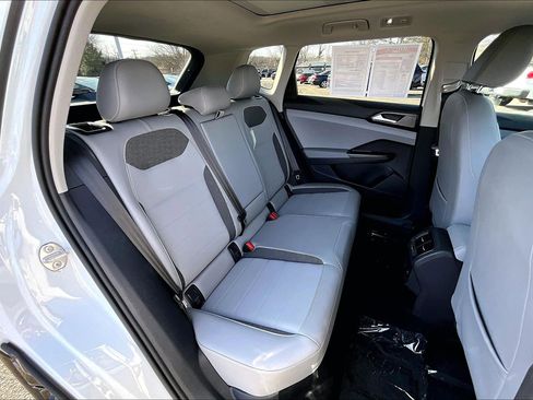 Used 2022 Volkswagen Taos SE w/ Panoramic Sunroof Package image 26