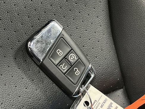 Used 2022 Volkswagen Atlas SE w/ Black Wheel Package image 26