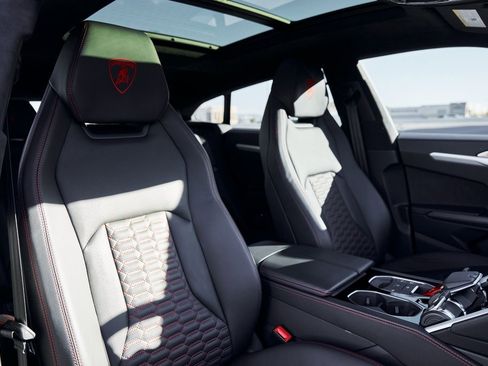 Used 2021 Lamborghini Urus image 40