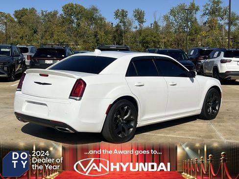 Used 2023 Chrysler 300 S w/ Comfort Group image 11