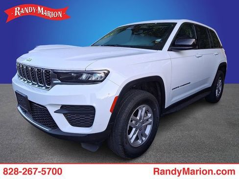 Used 2023 Jeep Grand Cherokee Laredo image 1