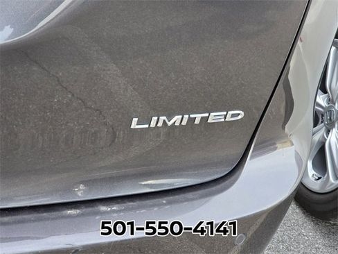 Used 2023 Chrysler Pacifica Limited image 5