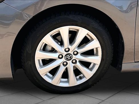 Used 2019 Toyota Camry LE FWD image 8