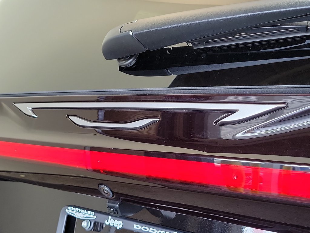 New 2027 Chrysler Pacifica Select FWD image 7