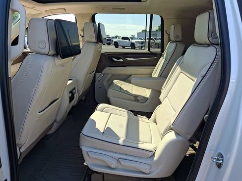 Used 2024 GMC Yukon XL Denali w/ Denali Reserve Package AWD/4WD image 10