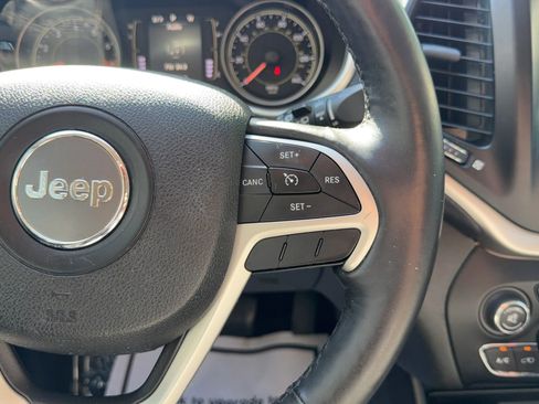 Used 2014 Jeep Cherokee Latitude w/ Cold Weather Group AWD/4WD image 20