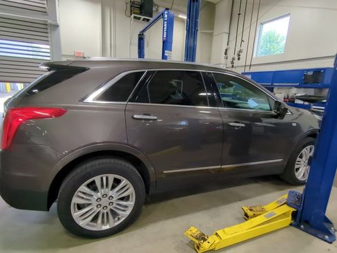 Used 2019 Cadillac XT5 Premium Luxury AWD/4WD image 2
